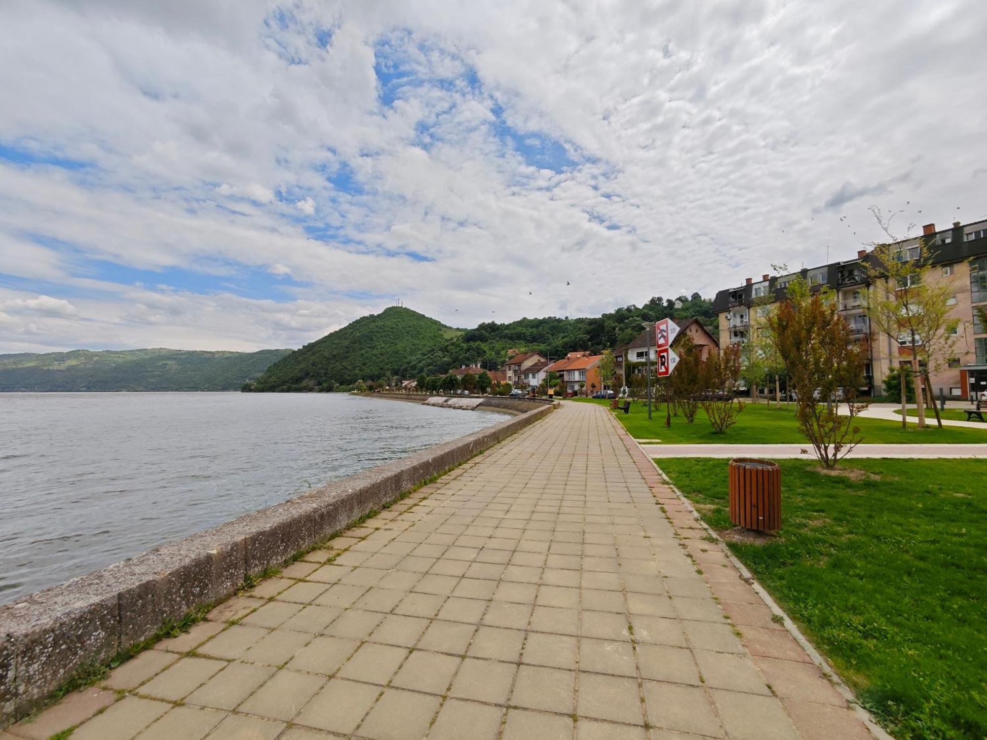 Apartman Julija Долни Милановац Екстериор снимка