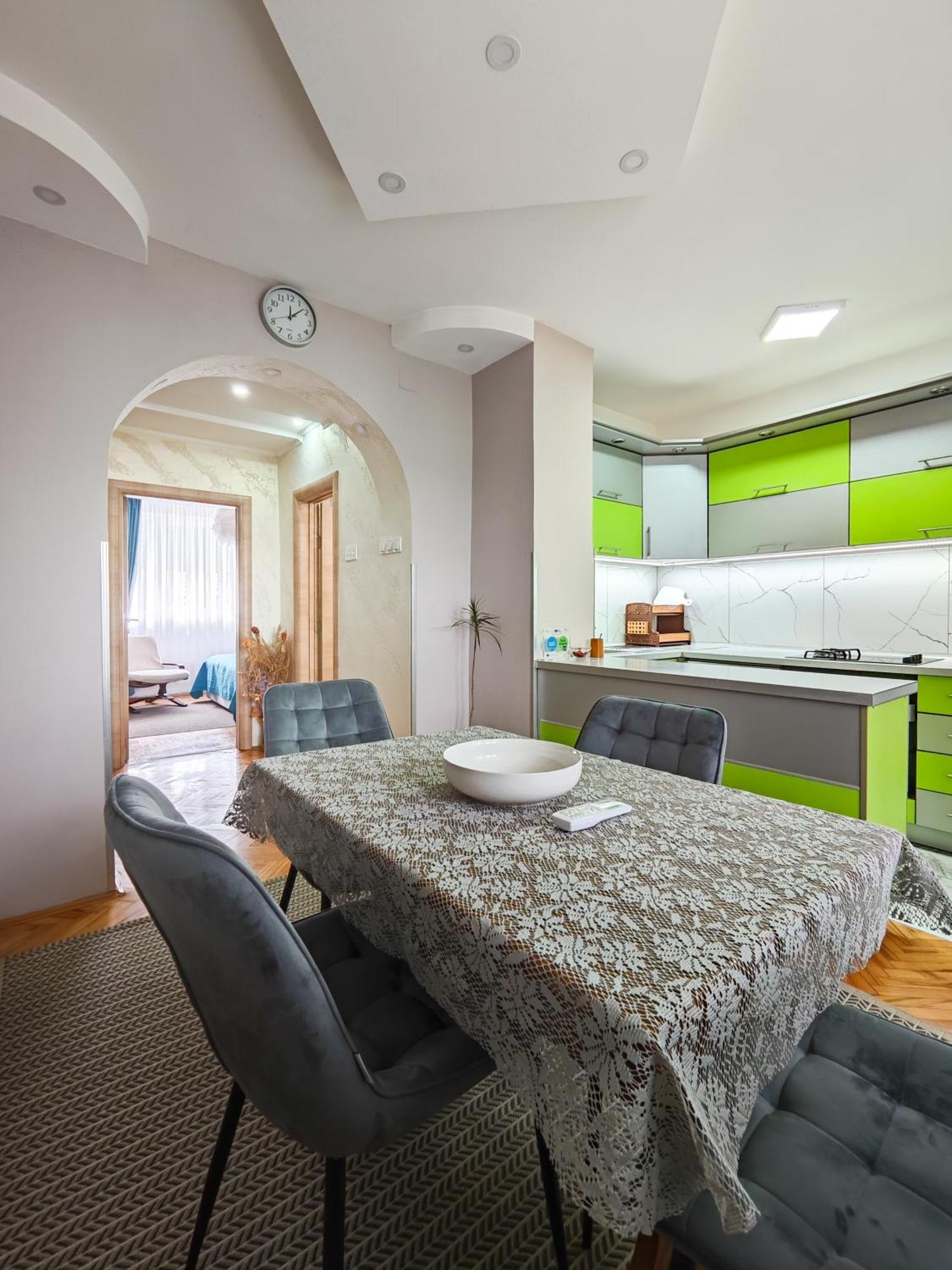 Apartman Julija Долни Милановац Екстериор снимка